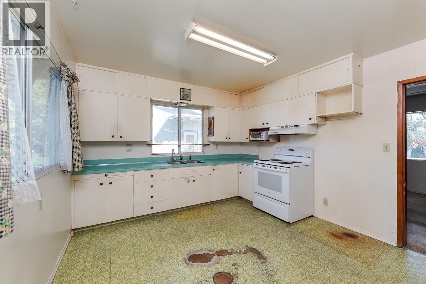 413 JOHNSON STREET - 4