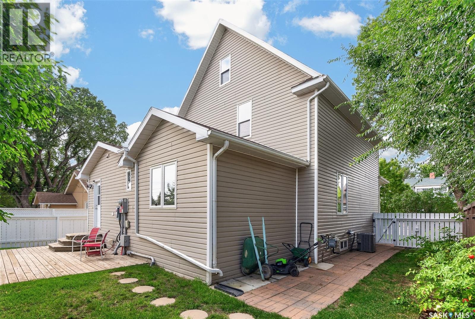 1129 1st AVENUE NE - 85