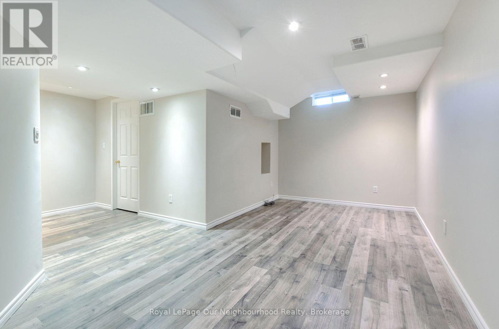 38 WILKINS CRESCENT - 18