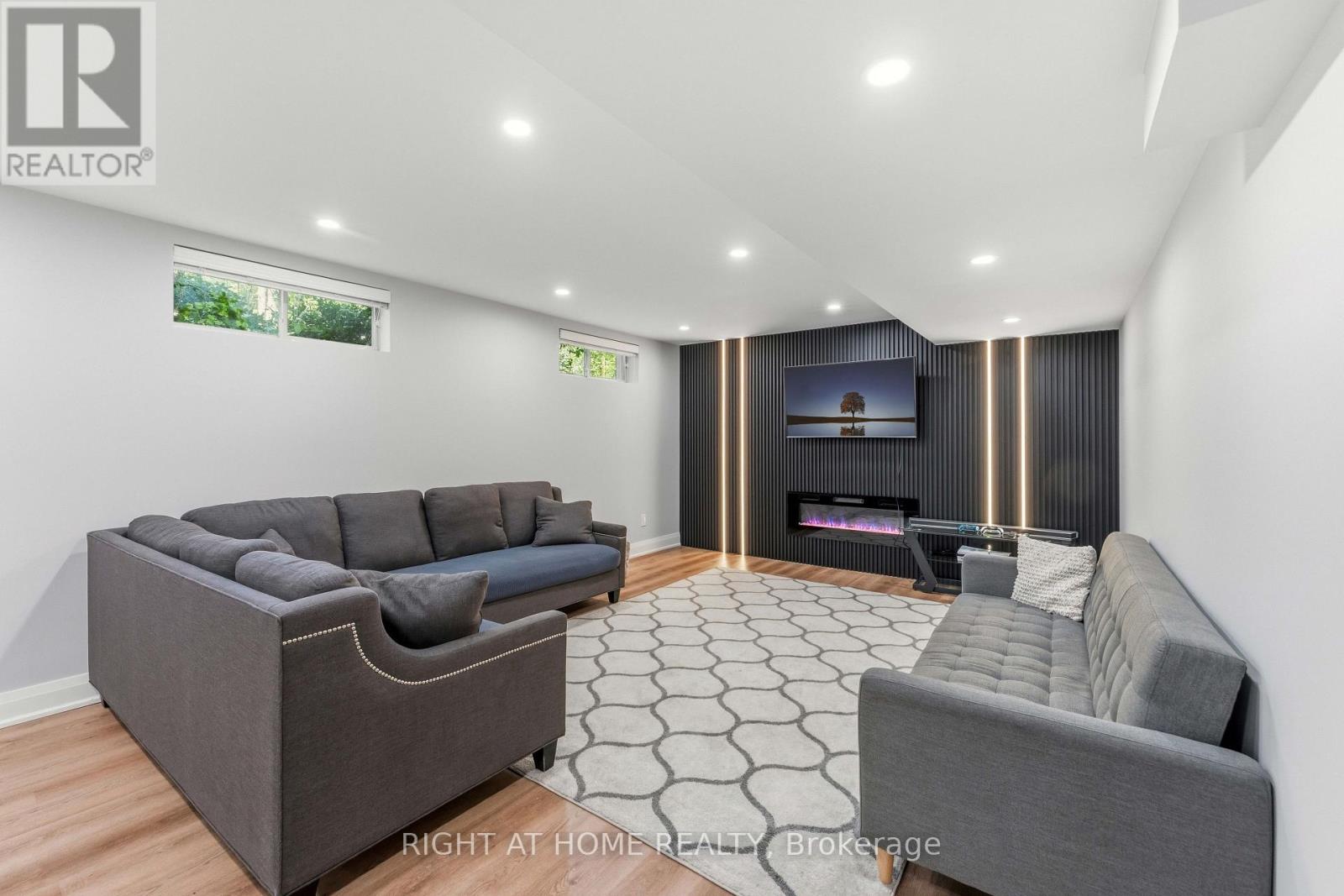 80 EDWARD POTTAGE CRESCENT - 36