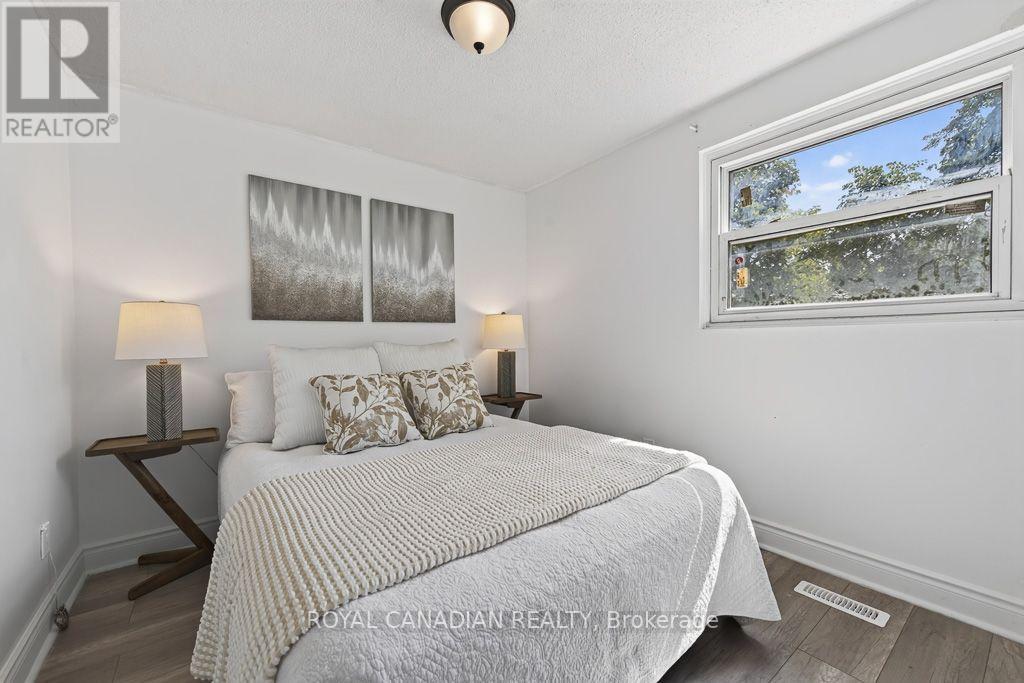 6 DAMASCUS DRIVE - 36