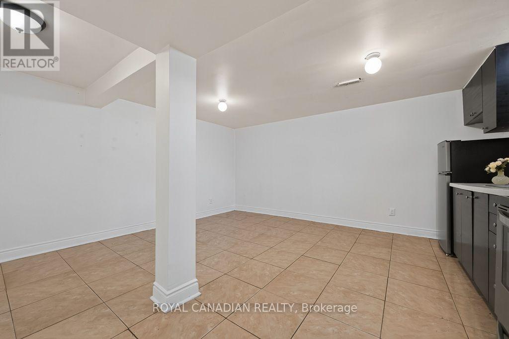 6 DAMASCUS DRIVE - 44