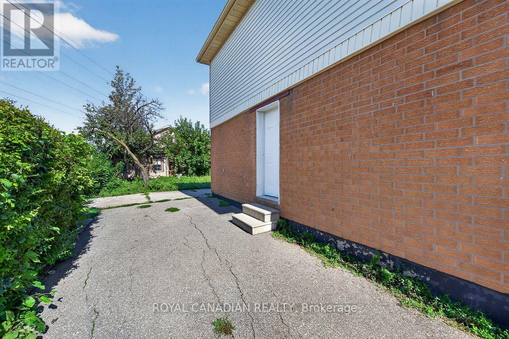 6 DAMASCUS DRIVE - 9