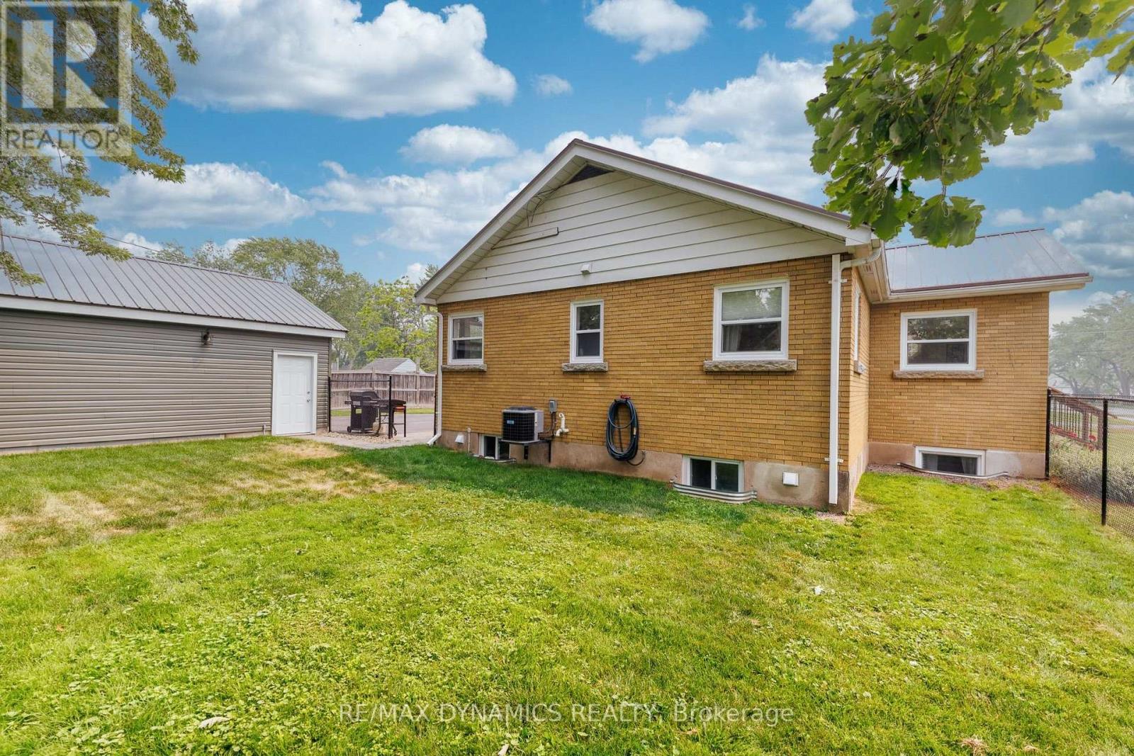 586 LAKESIDE ROAD - 15