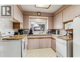 4pc Bathroom - 2029 Mountview Crescent Ne, Calgary, AB T2E5N4 Photo 9