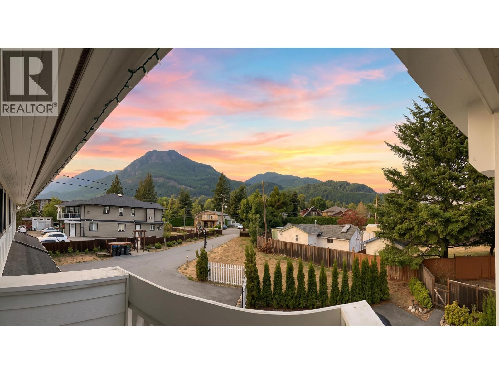 39726 GOVERNMENT Road, Squamish, British Columbia, V8B0G3, Squamish, British Columbia — photo 3 of 5