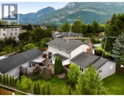 39726 Government Road, Squamish, BC V8B0G3 Photo 8