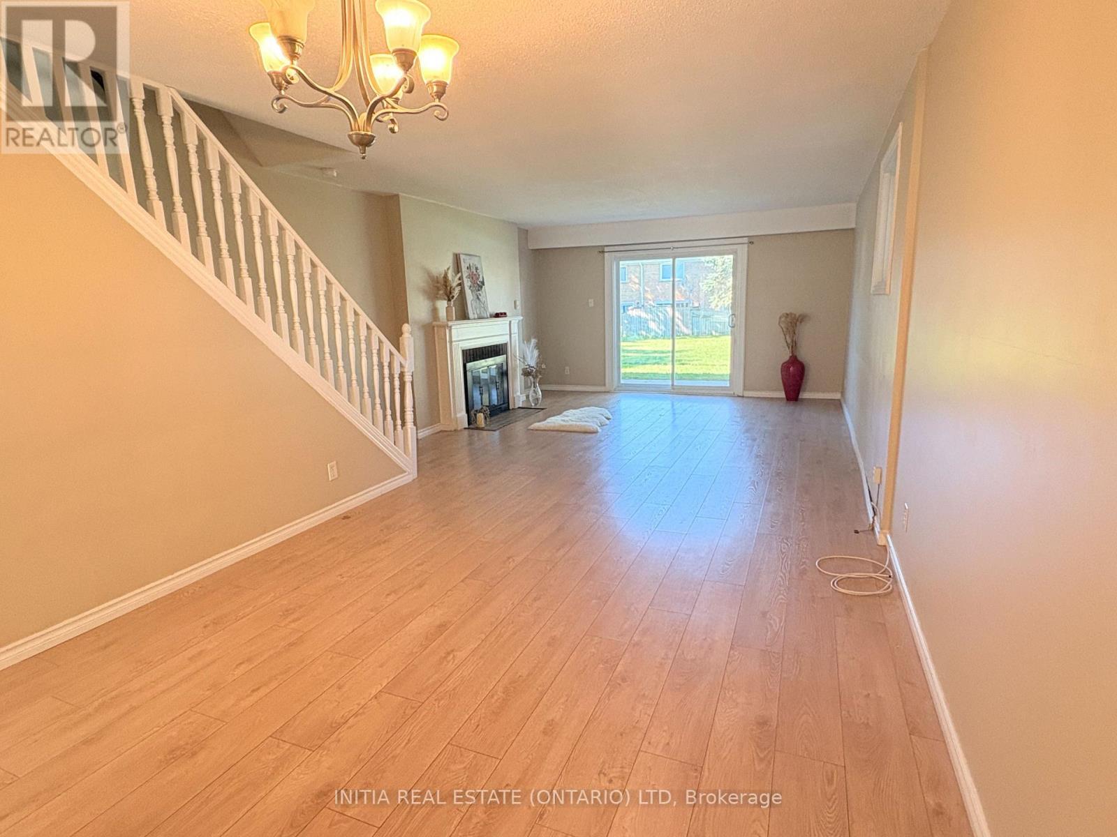 47 ARBOUR GLEN CRESCENT - 2