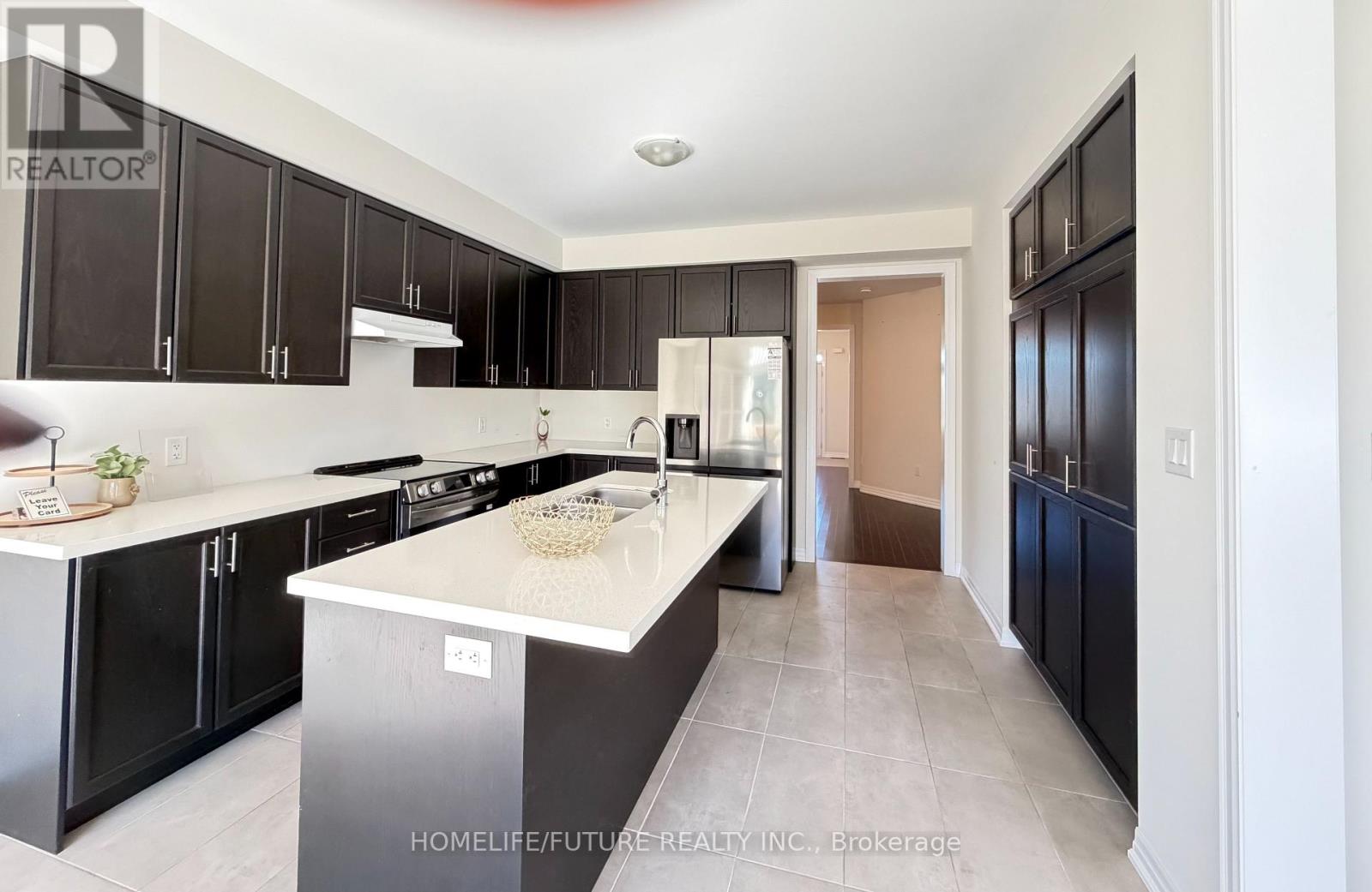171 GRADY DRIVE, Clarington (Newcastle) — photo 3