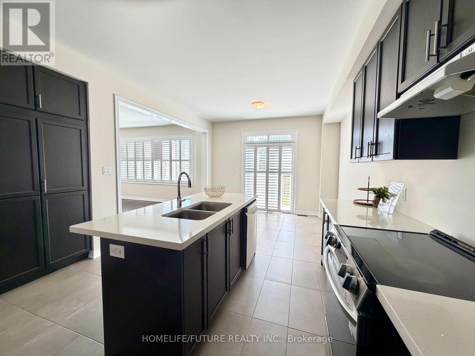 171 GRADY DRIVE, Clarington (Newcastle) — photo 4