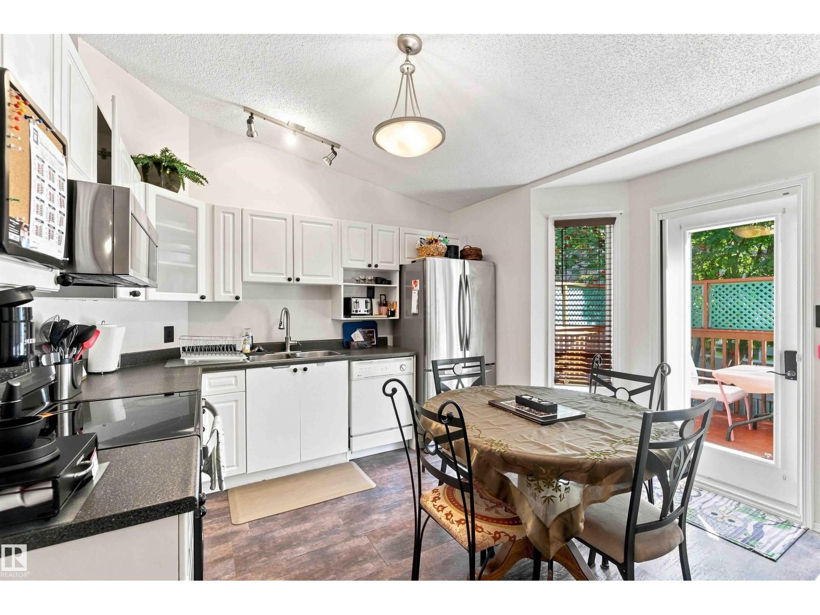 #6 15 POIRIER AV - 8