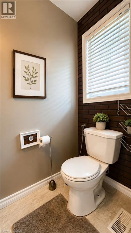 175 HENHOEFFER Crescent, Kitchener, Ontario, N2E4H1, Kitchener, Ontario — photo 5 of 5