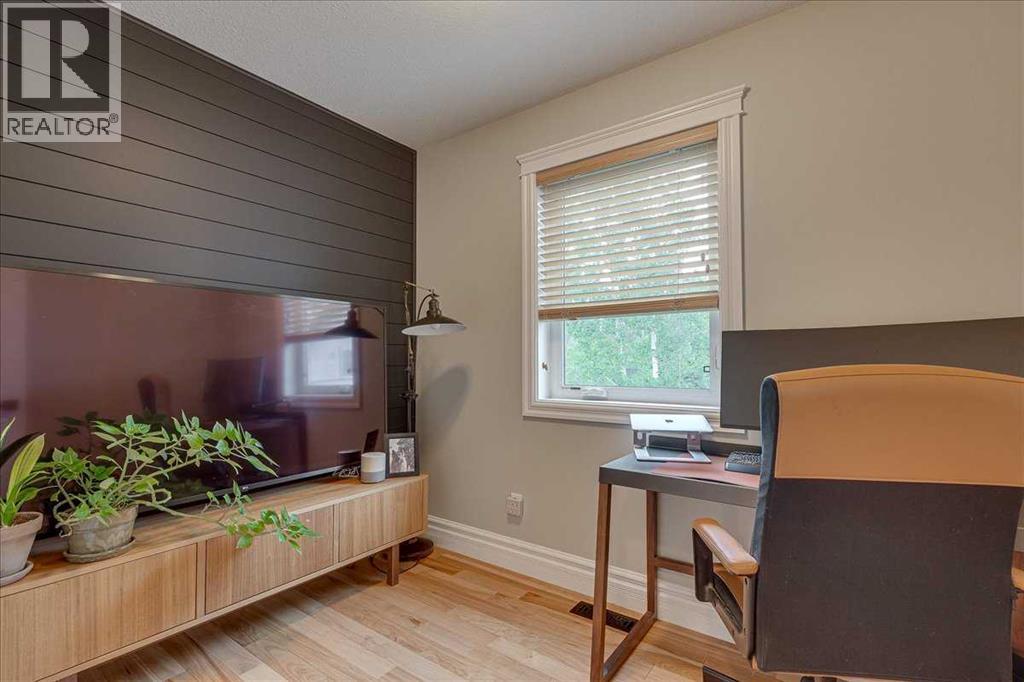 Upstairs Bed (Or Office/Den)