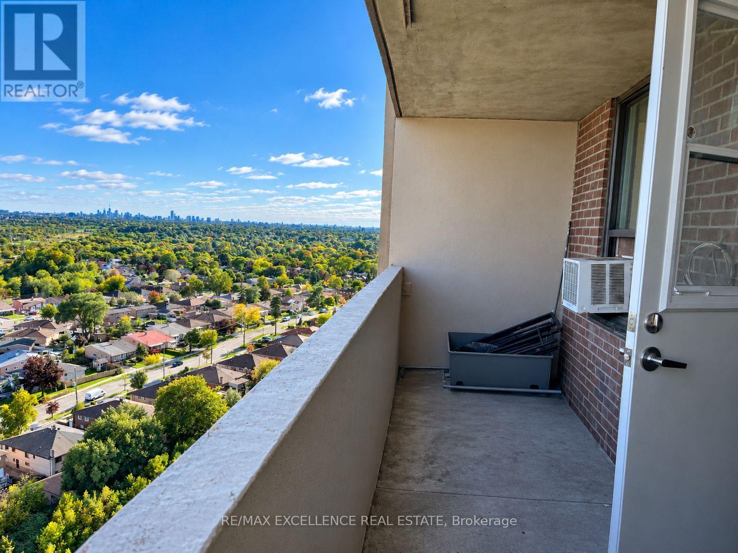 #2105 3390 WESTON ROAD - 15