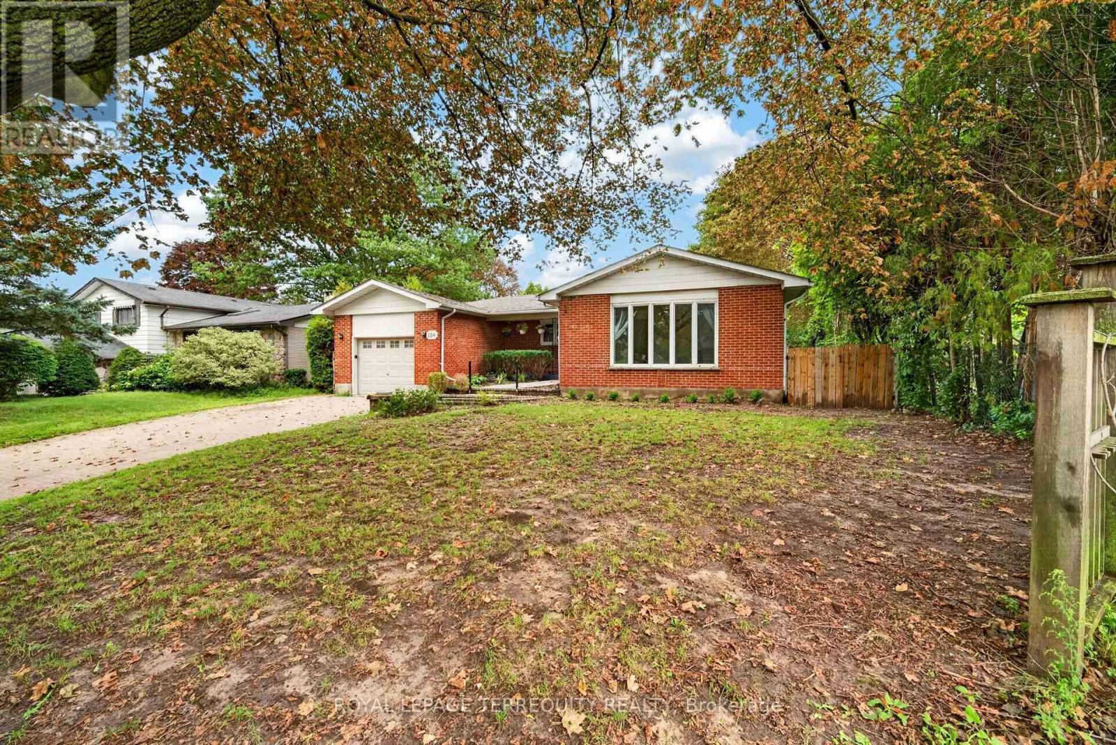134 Switzer Drive, Oshawa (Centennial), Ontario, L1G3J7, Oshawa (Centennial), Ontario — photo 3 of 5