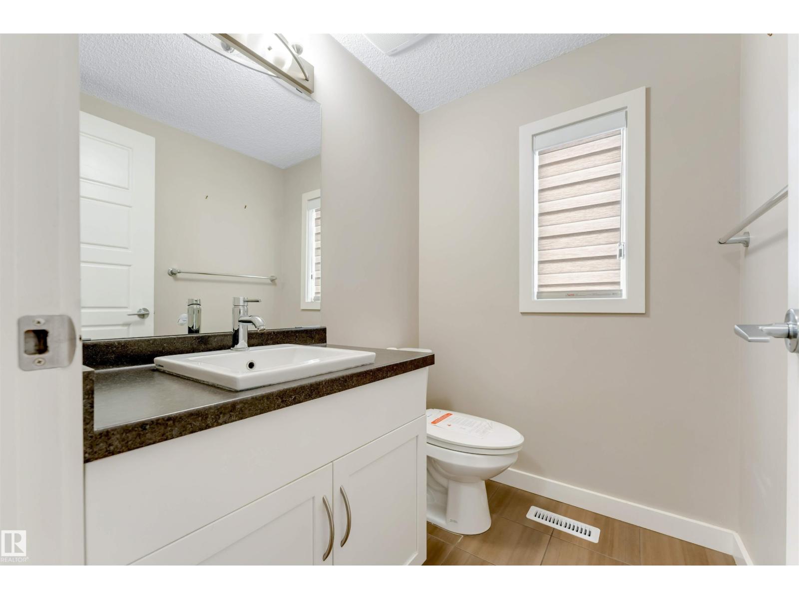 3340 15a AV NW - 36