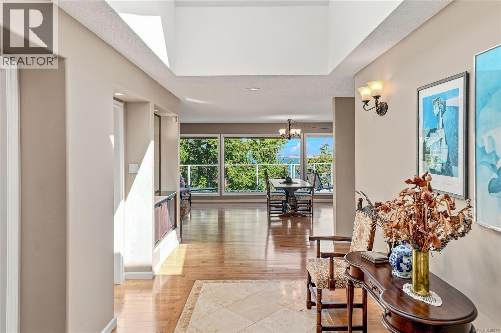 2340 Avondale Pl - Image 15