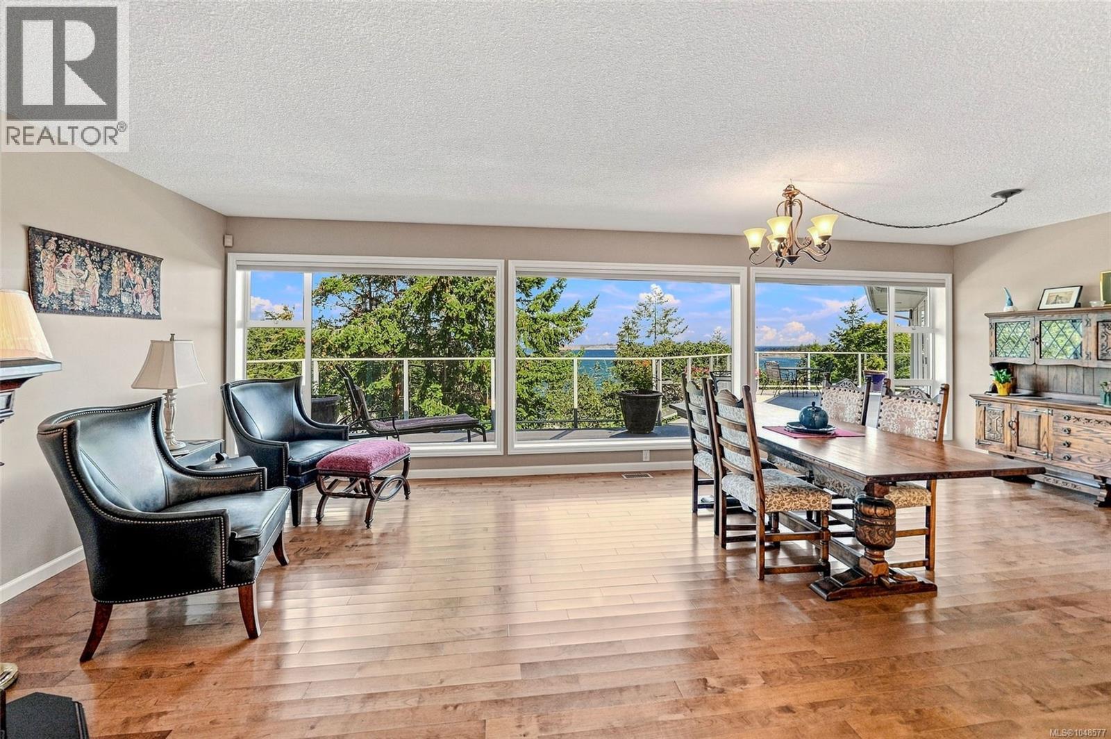 2340 Avondale Pl - Image 16