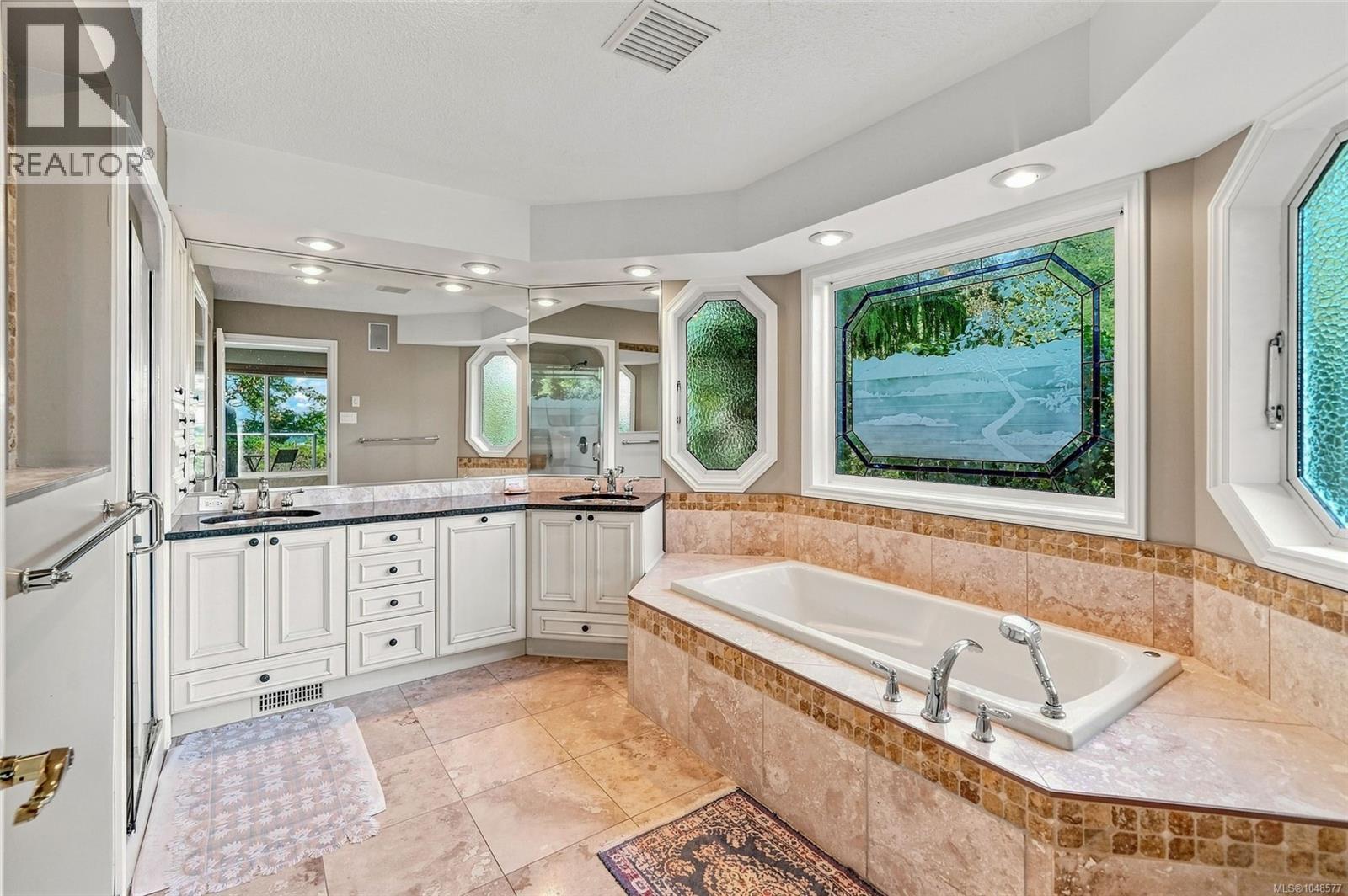 2340 Avondale Pl - Image 21