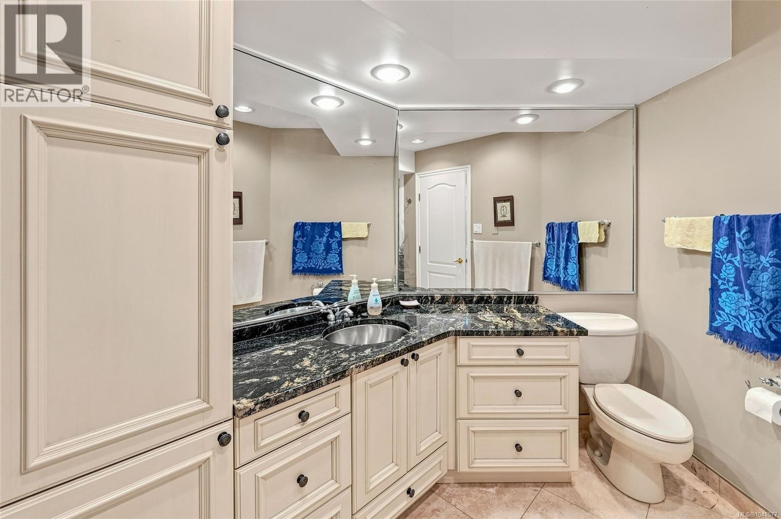2340 Avondale Pl - Image 30