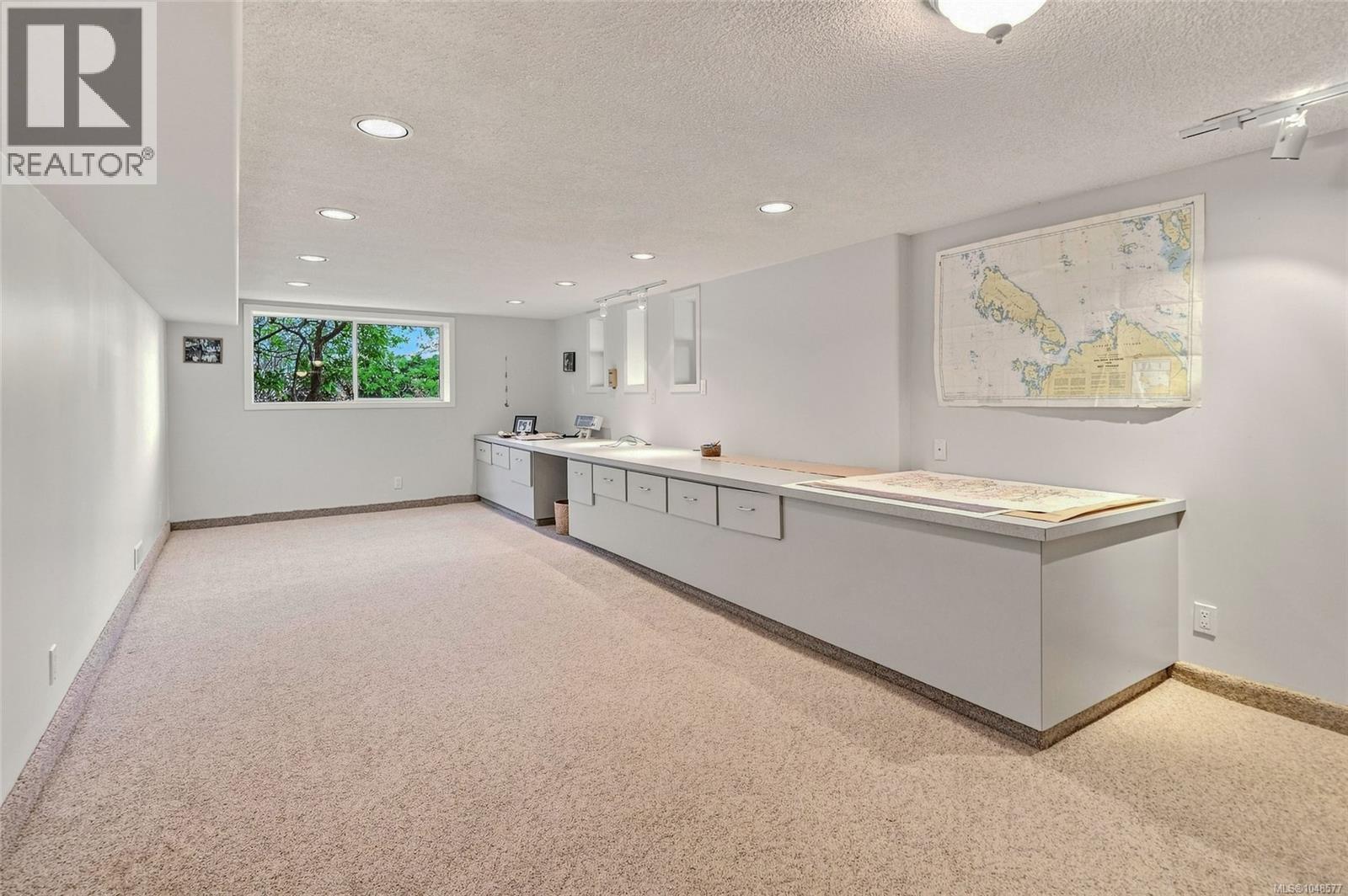 2340 Avondale Pl - Image 44