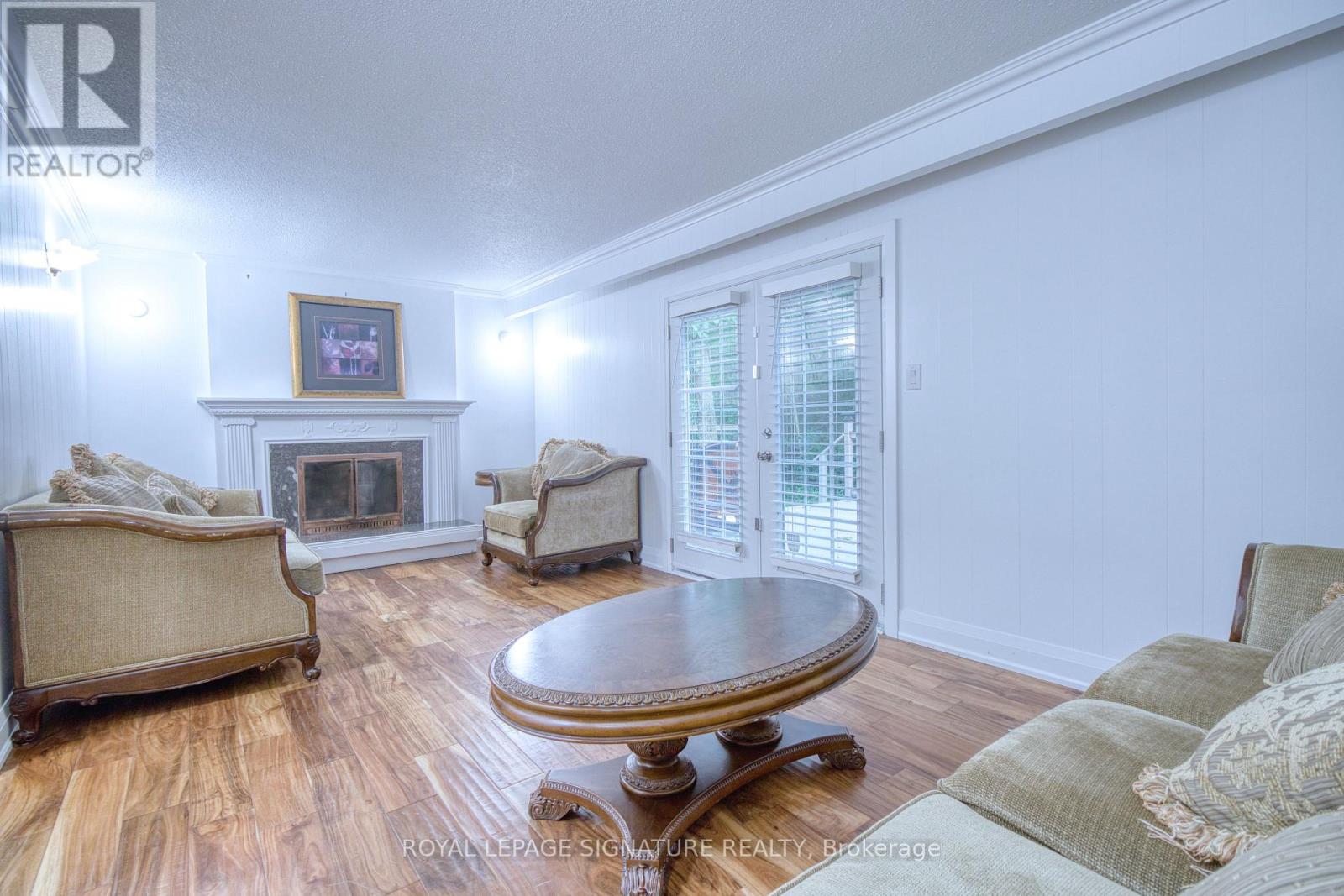 1414 HARMSWORTH SQUARE - 34