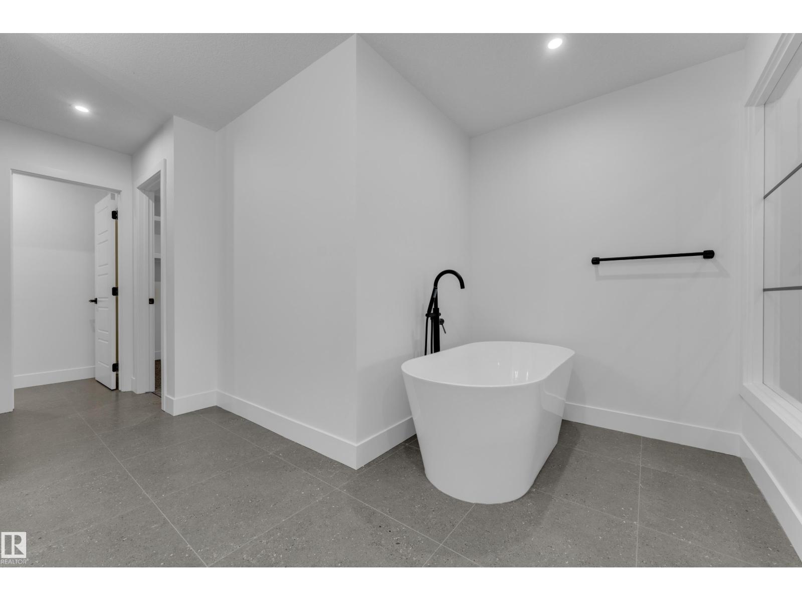 236 Linden LO - Image 30
