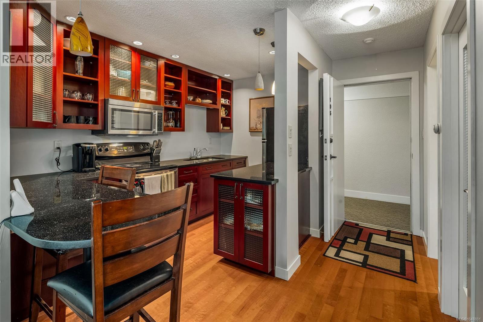 #105 1312 Beach Dr - 8