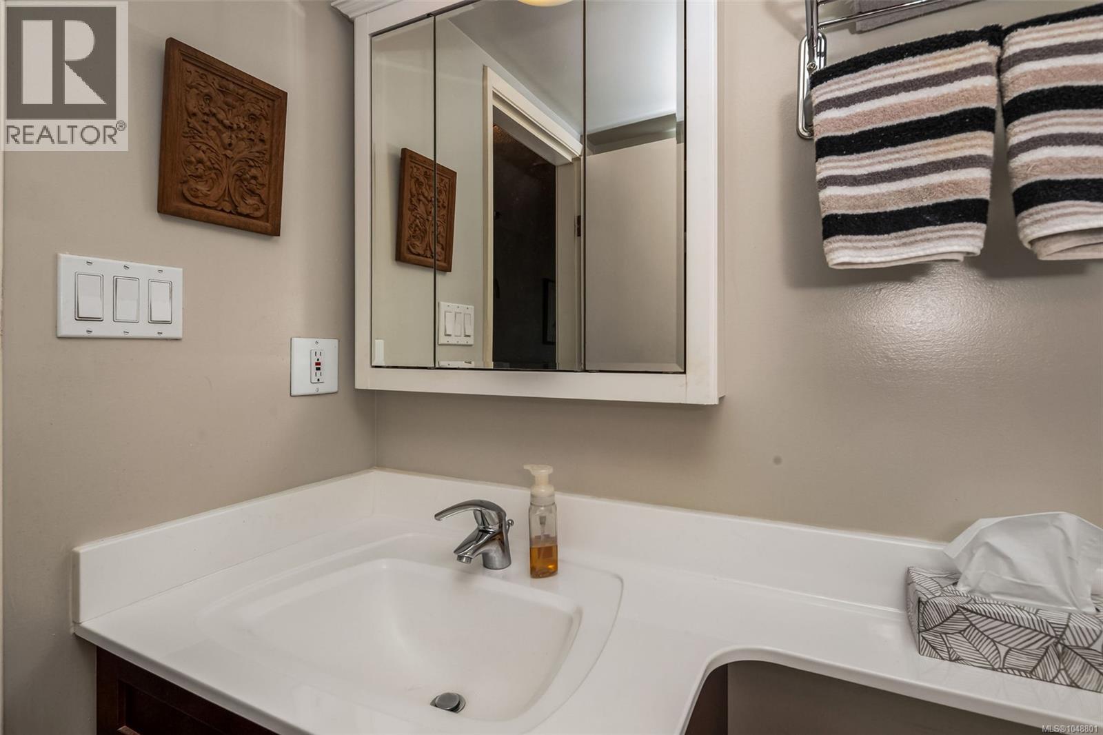 #105 1312 Beach Dr - Image 33