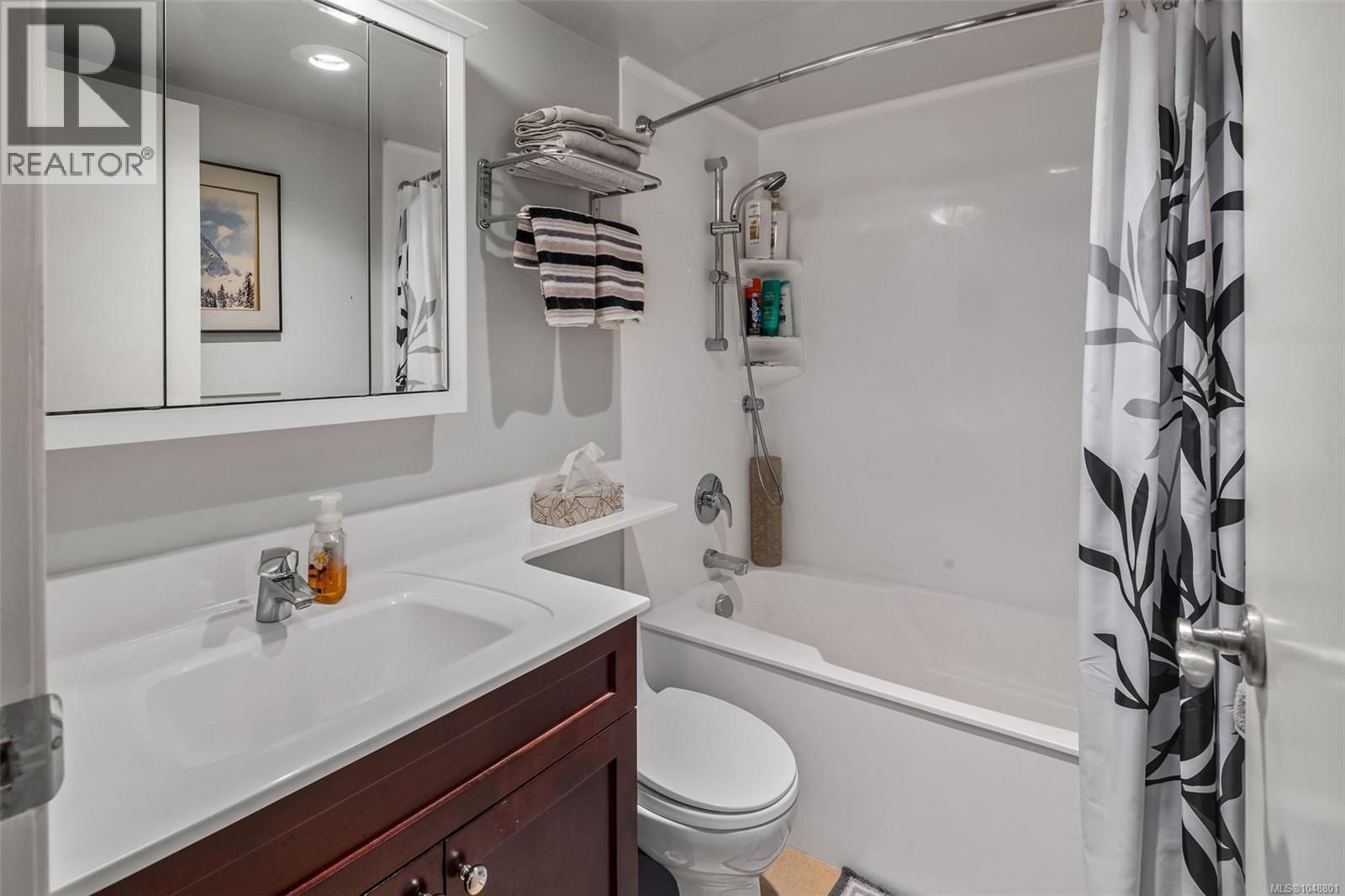 #105 1312 Beach Dr - 31