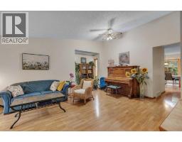 139 Shawnessy Drive SW - photo 6