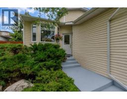 139 Shawnessy Drive SW - photo 2