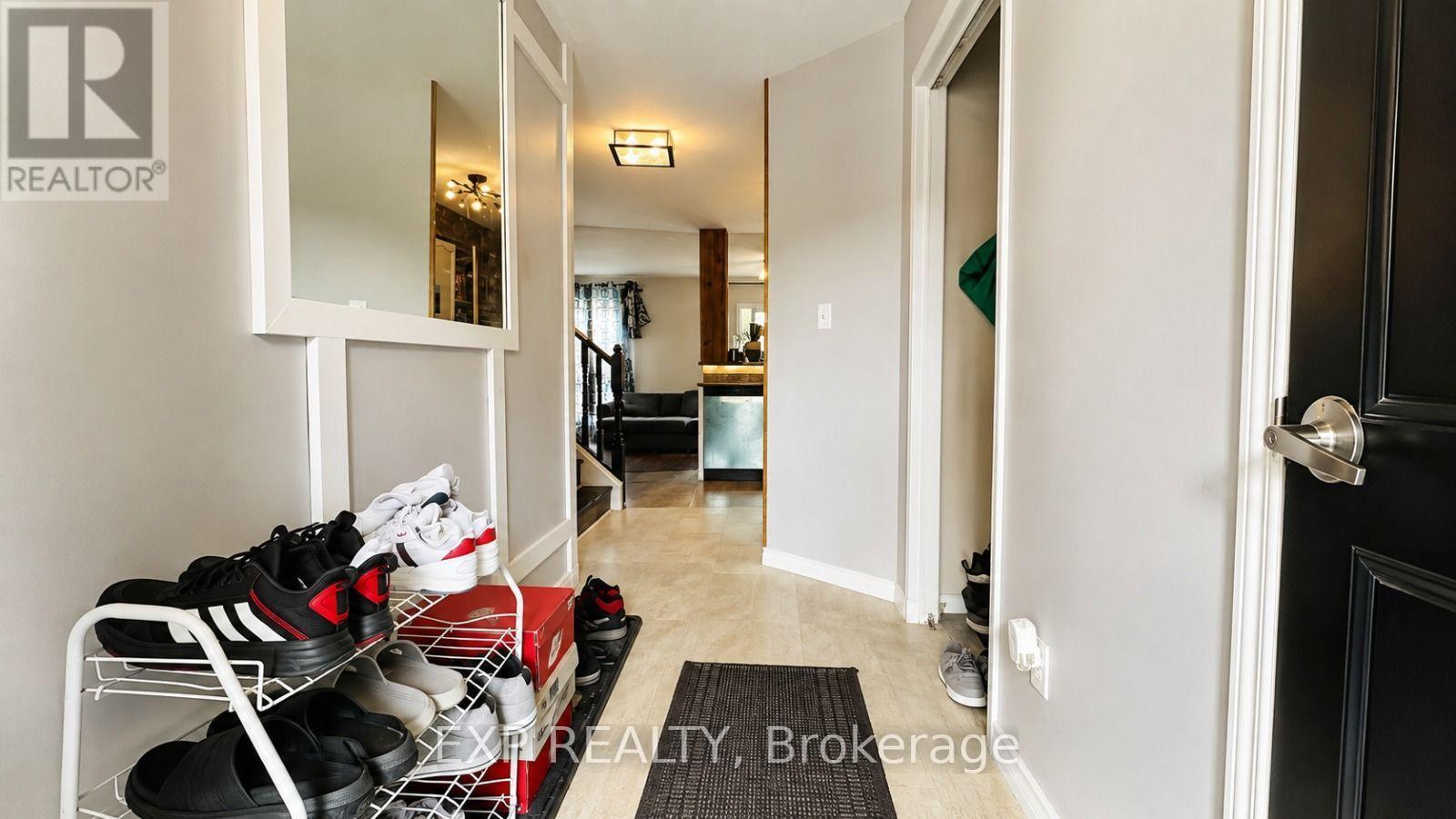 175 HENHOEFFER CRESCENT — photo 3