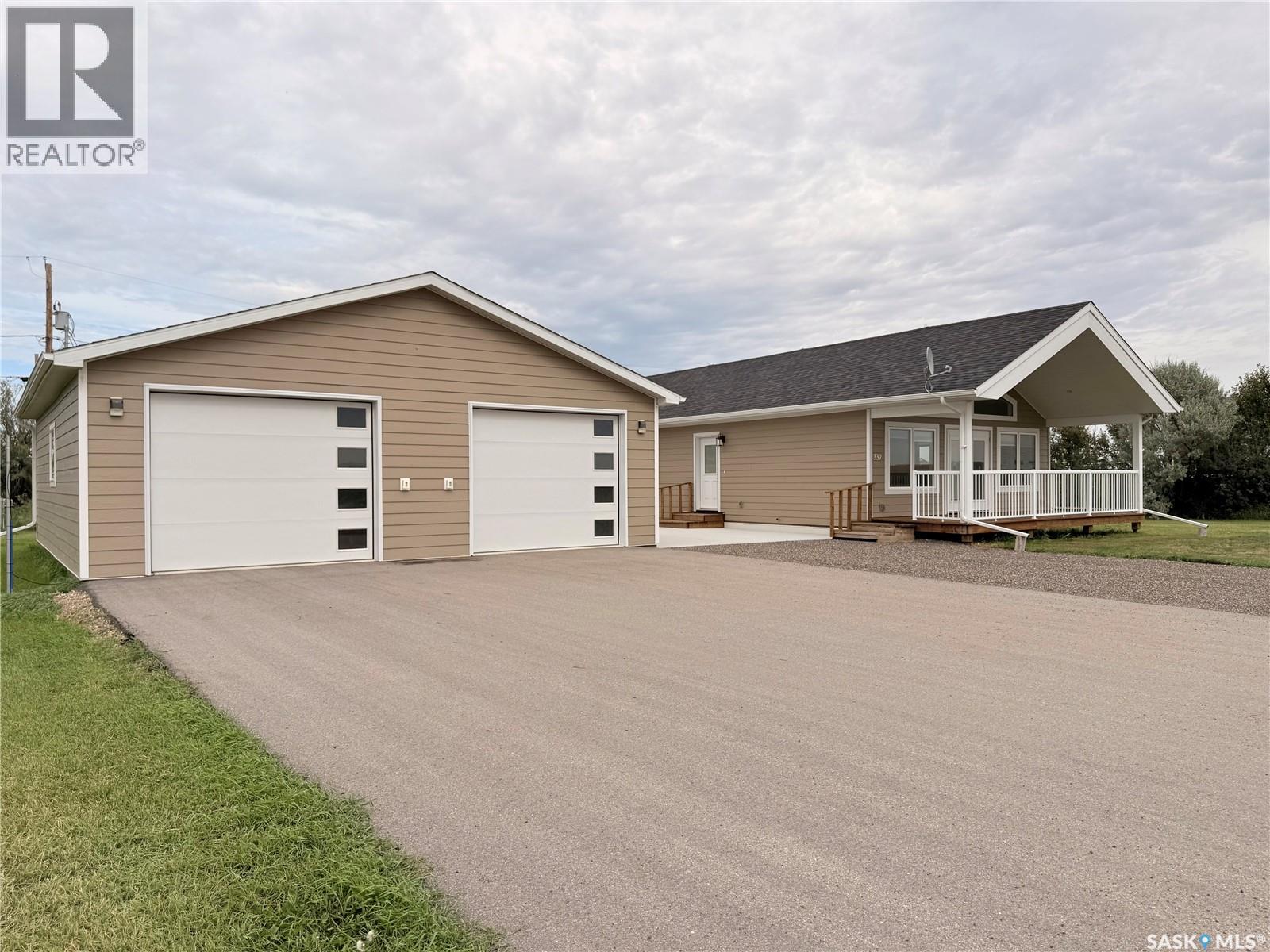 337 Railway AVENUE - 2