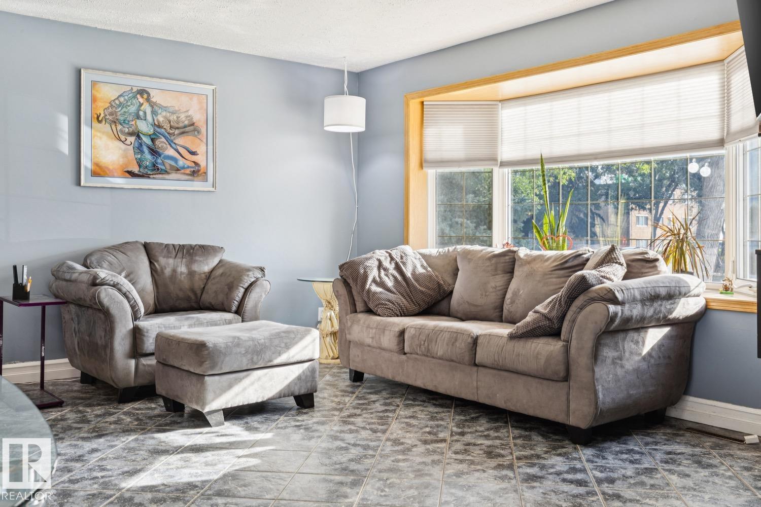 10830 159 ST NW - 7