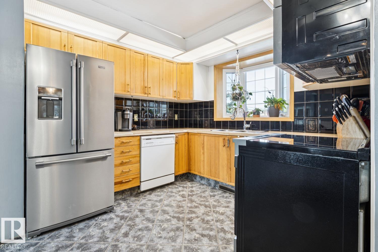 10830 159 ST NW - 14