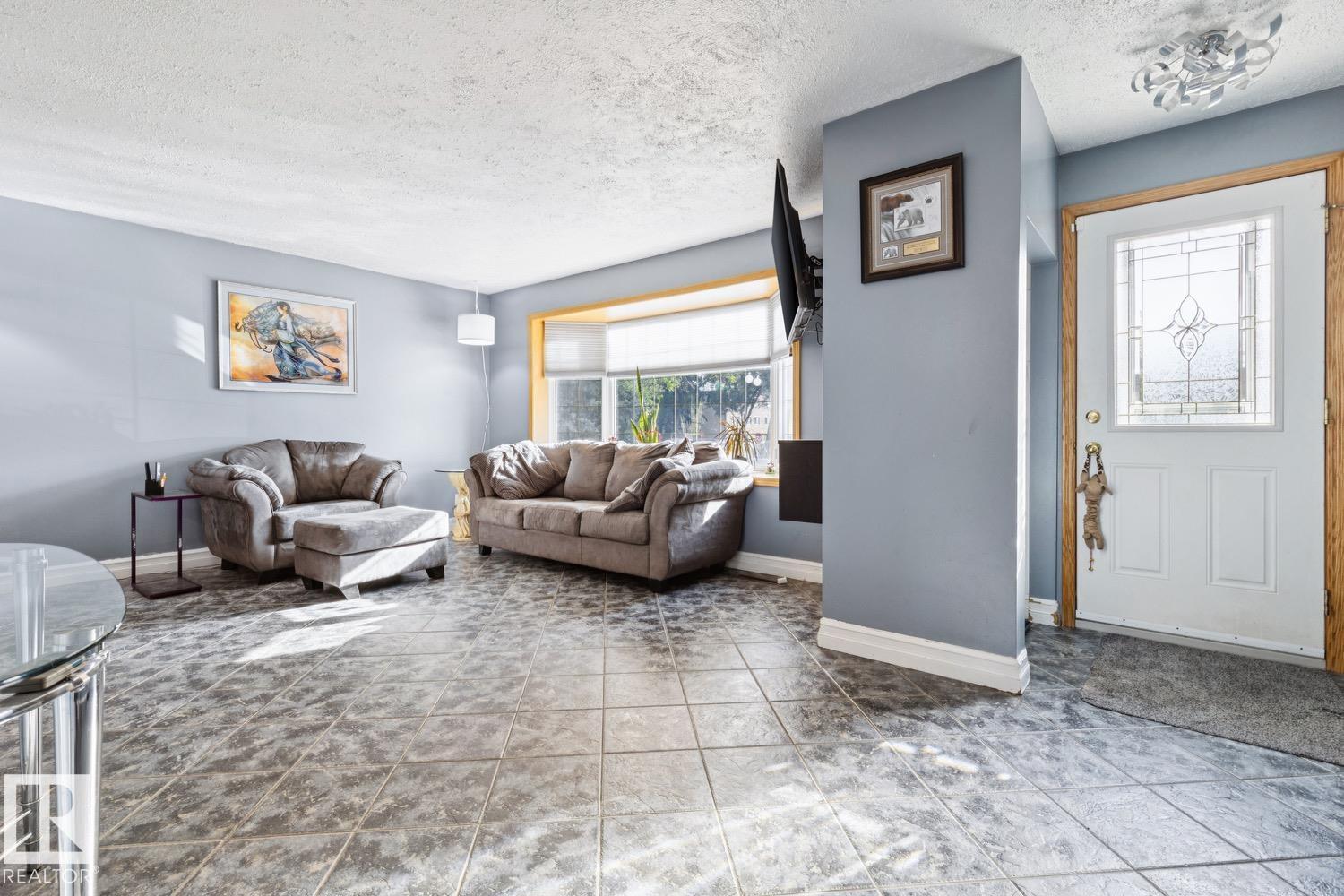 10830 159 ST NW - 2