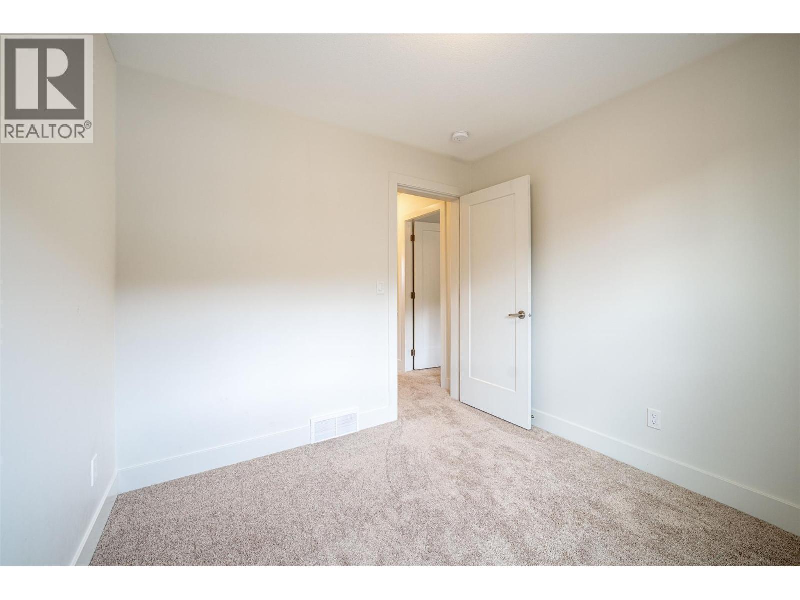 #55 933 Mt Robson Place - 29