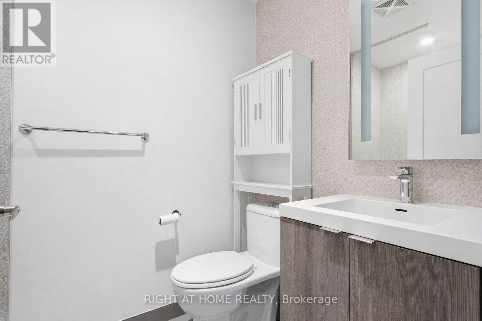 #508 575 BLOOR STREET E - 18