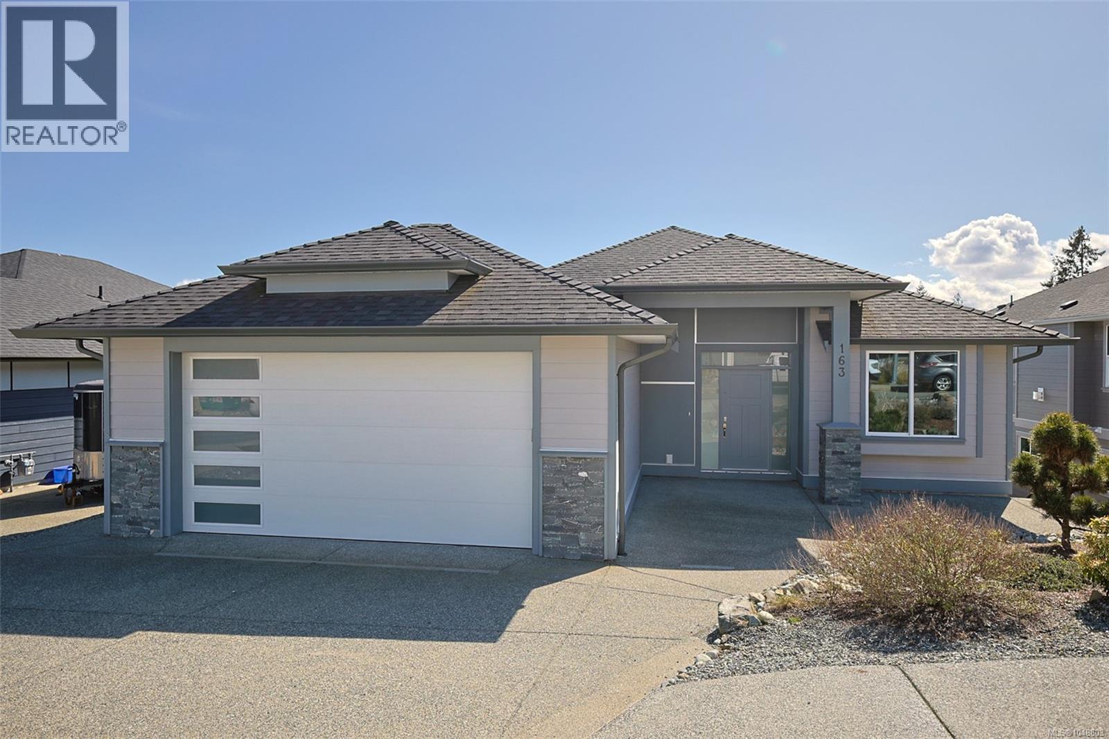 163 Golden Oaks Cres - 1