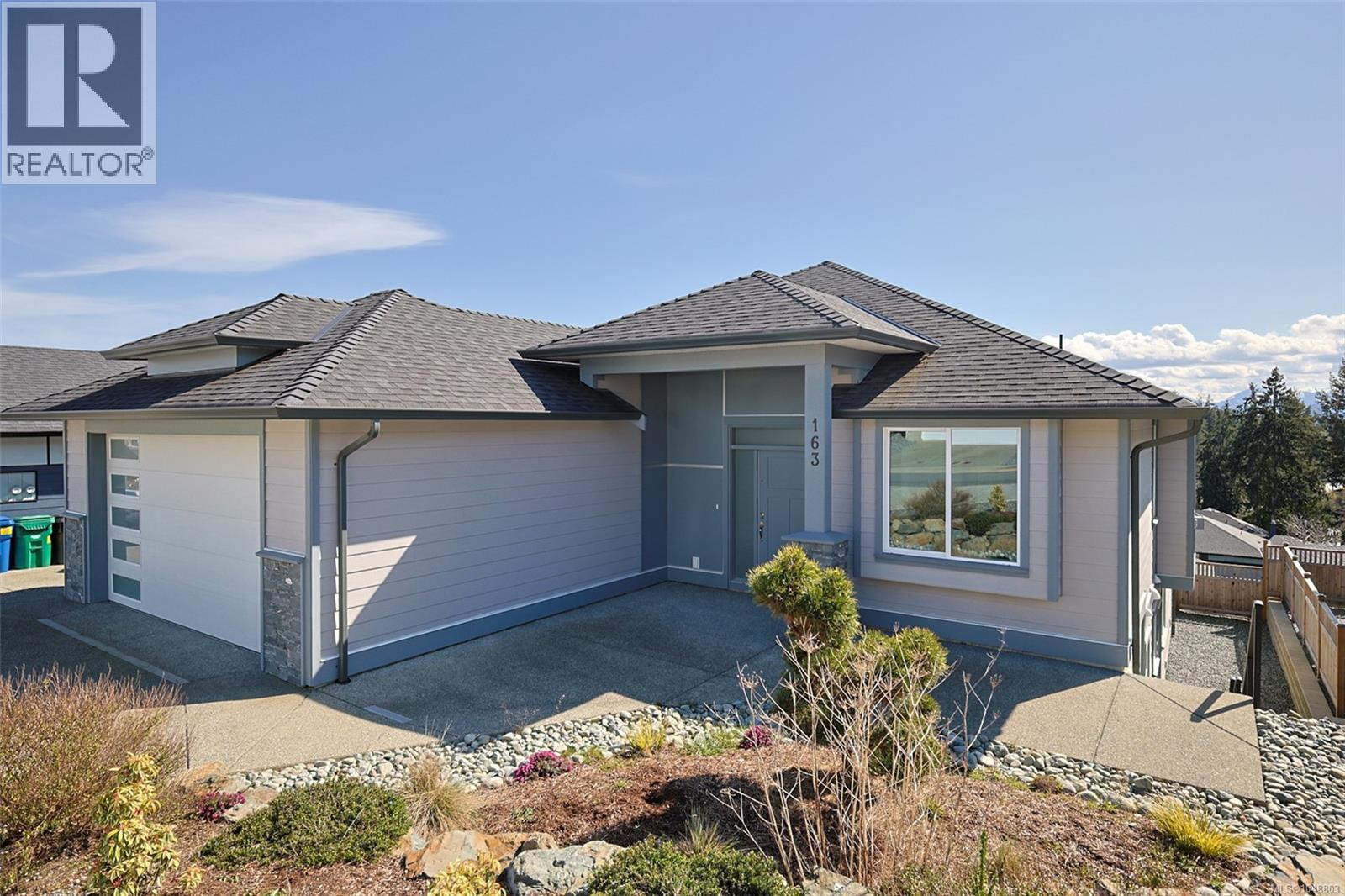 163 Golden Oaks Cres - 2