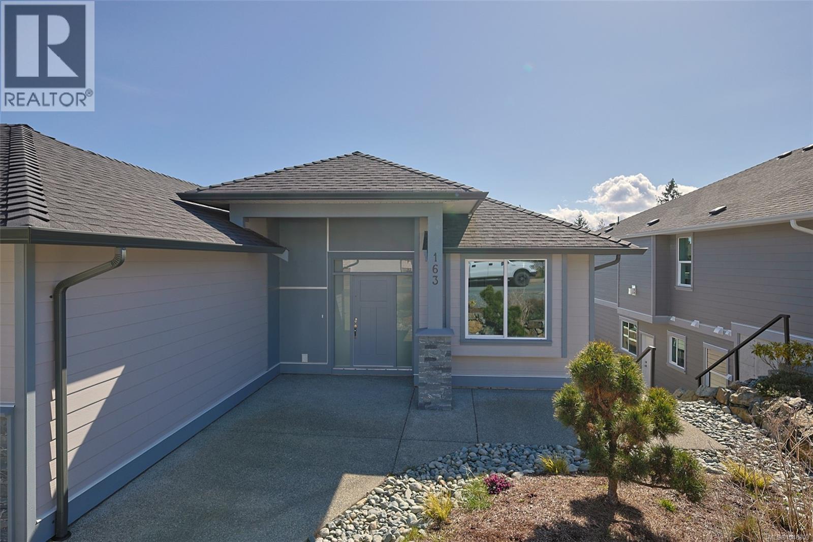 163 Golden Oaks Cres - 21