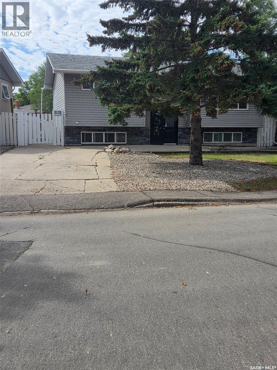 114 ROTHWELL CRESCENT - 14