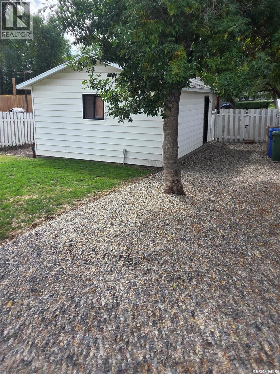 114 ROTHWELL CRESCENT - 18
