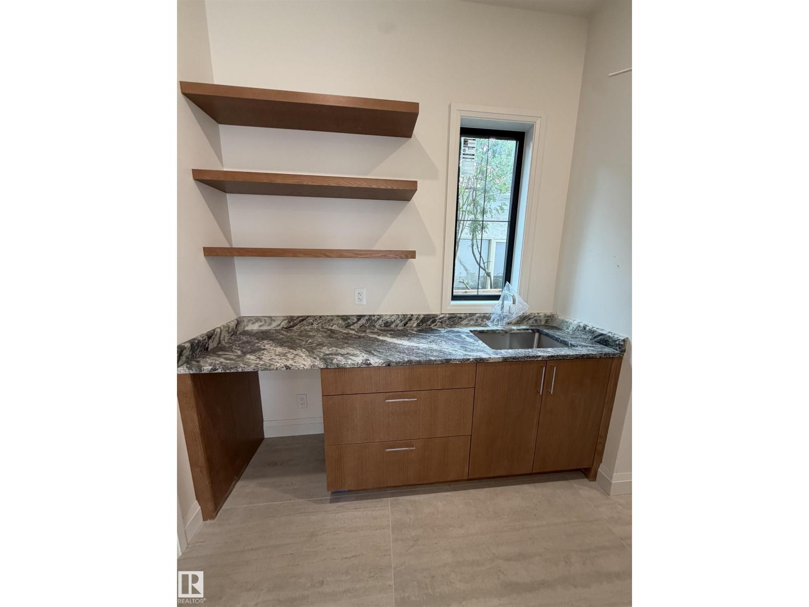 10223 130 Street NW, Glenora — photo 18 of 30: Property photo
