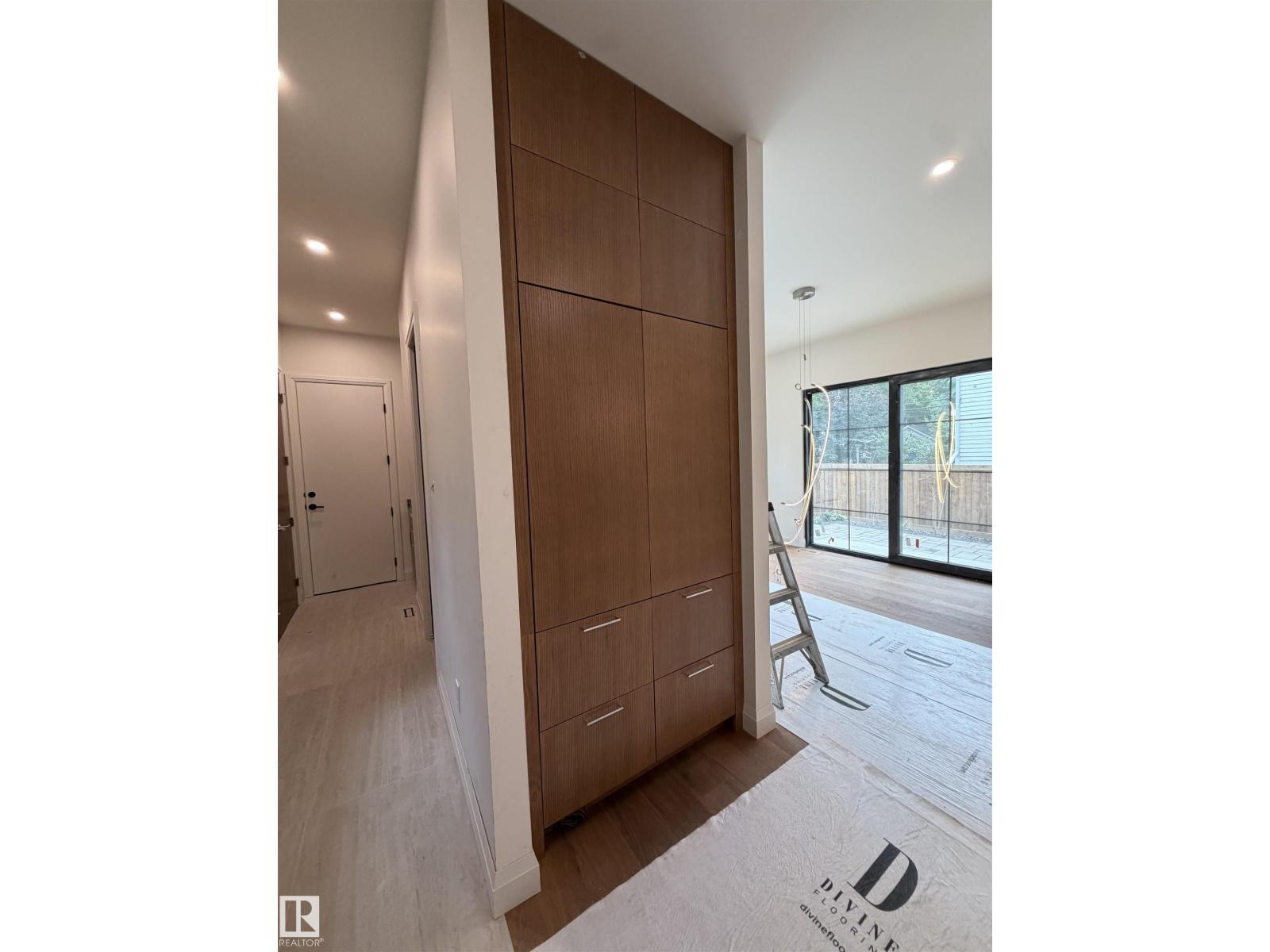 10223 130 Street NW, Glenora — photo 19 of 30: Property photo