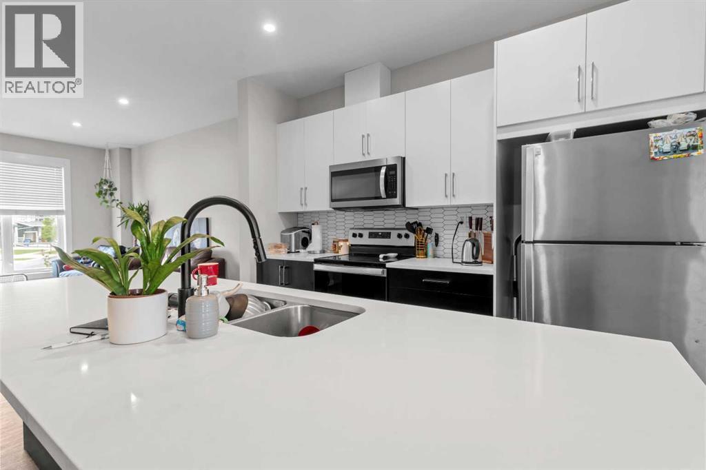 75 Ellington Crescent - 3