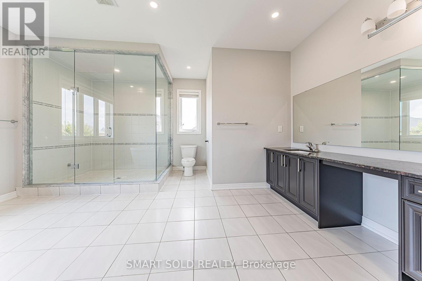 56 REDMOND CRESCENT - 18