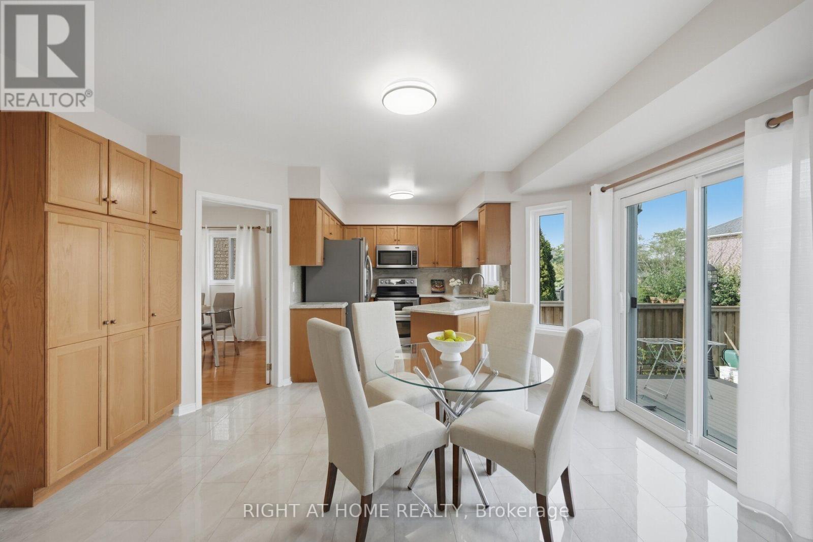 975 MANTLE CRESCENT - 10