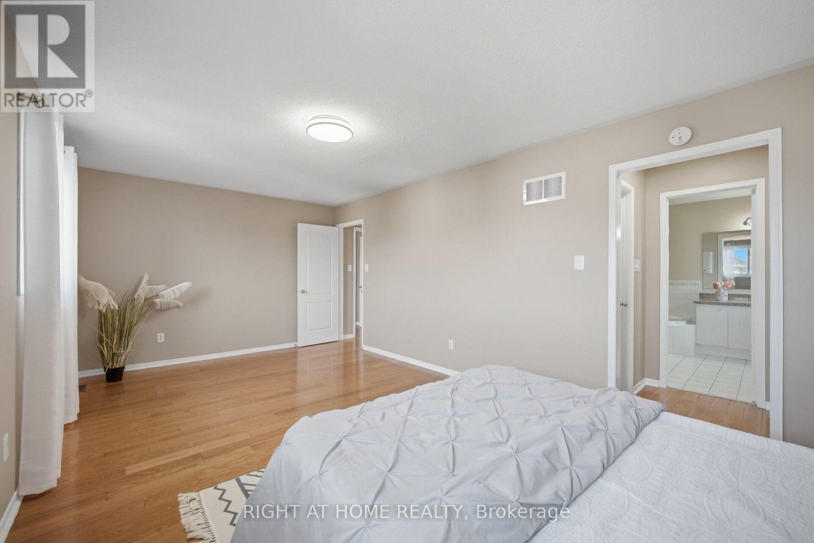 975 MANTLE CRESCENT - 22